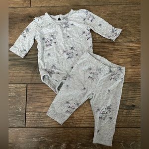 Baby Gap matching set 0-3 months